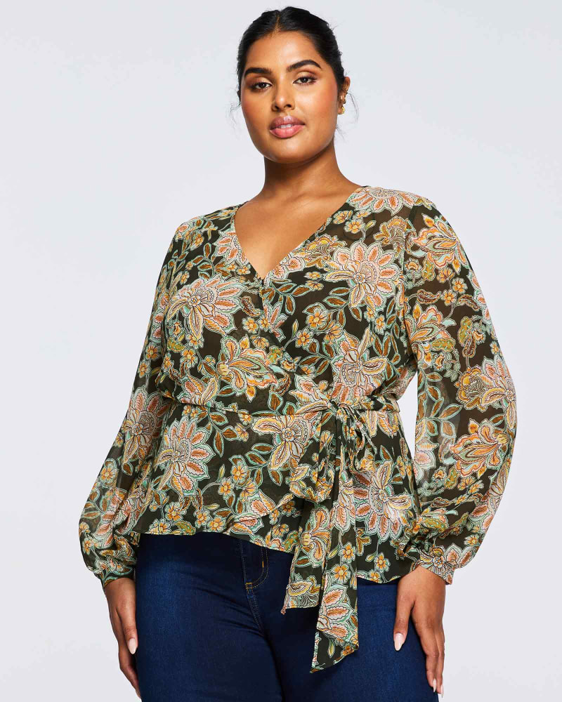 Front of a model wearing a size 20W Boho Beauty Top in Print by Estelle. | dia_product_style_image_id:302072